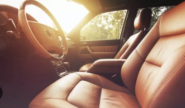 auto-mechanics-diagnosing-car-with-computer